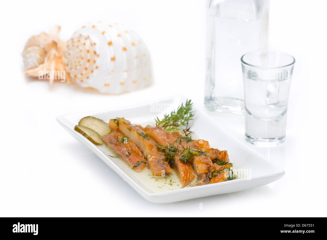 Sun essiccato filetto di pesce serviti con ouzo Foto Stock