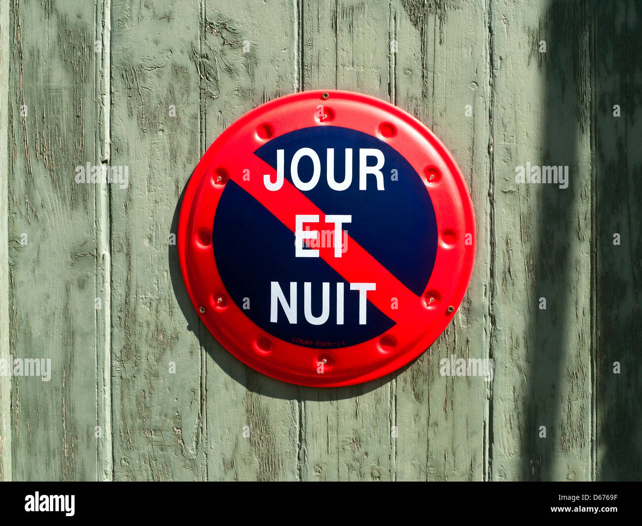 Nessuna attesa / Parcheggio non "Nuit et Jour' (giorno e notte) cartello stradale - Francia Foto Stock