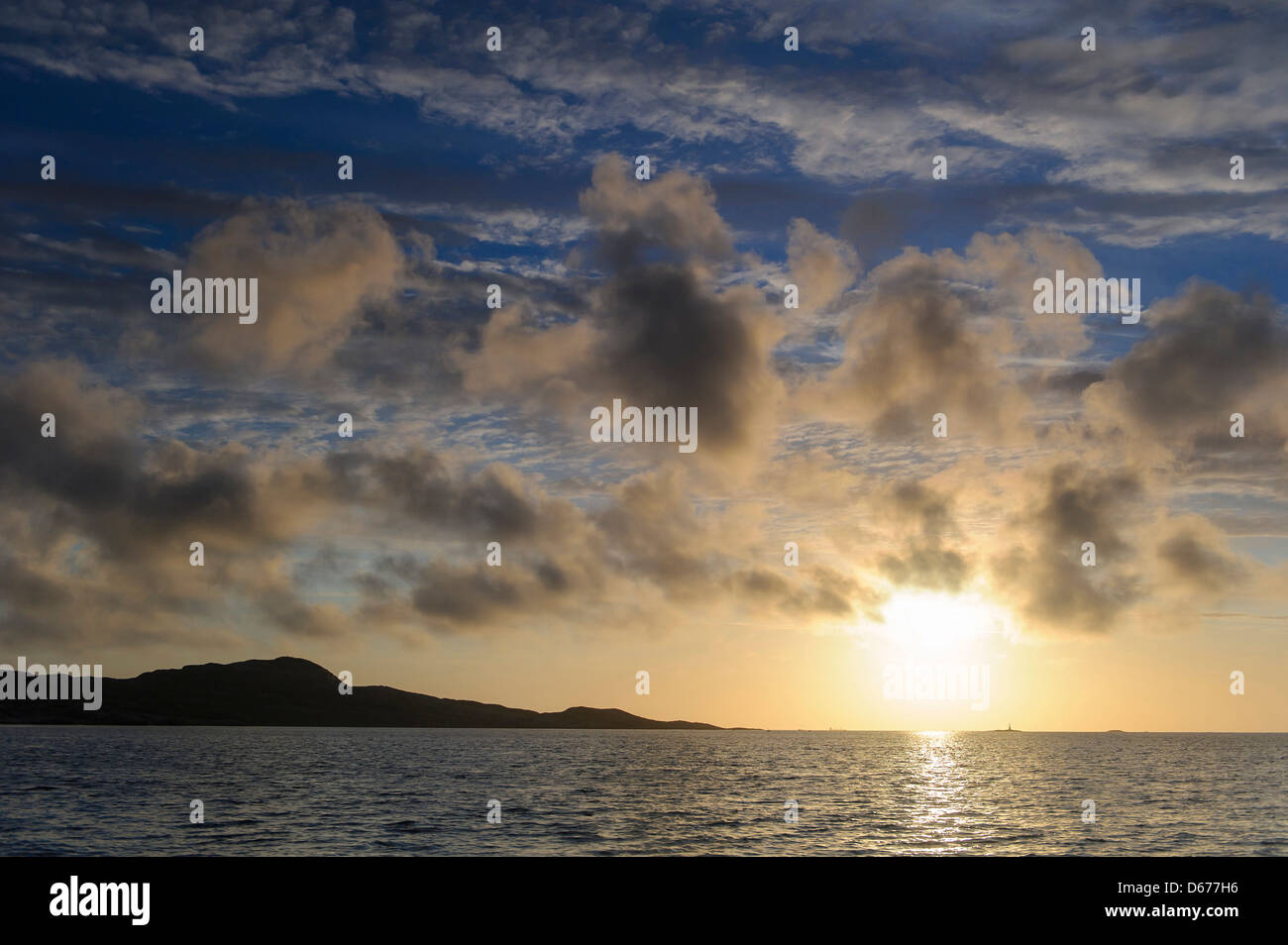 Tramonto al paesaggio costiero, lauvsnes, flatanger kommune, nord-il trondelag fylke, Norvegia Foto Stock