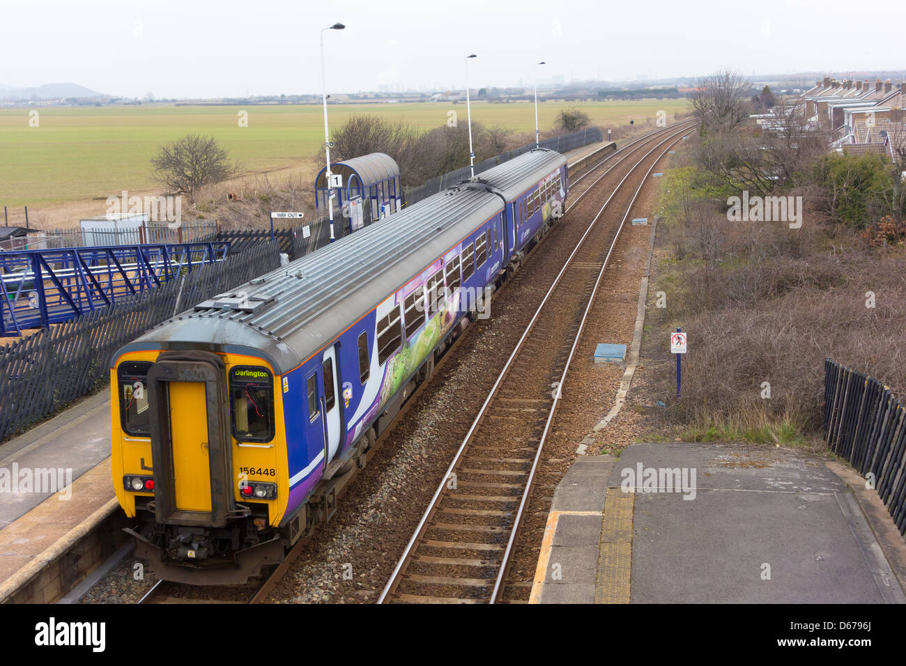 Nord del convoglio ferroviario sulla a Darlington Saltburn derivazione di linea in partenza stazione Marske verso Darlington Foto Stock