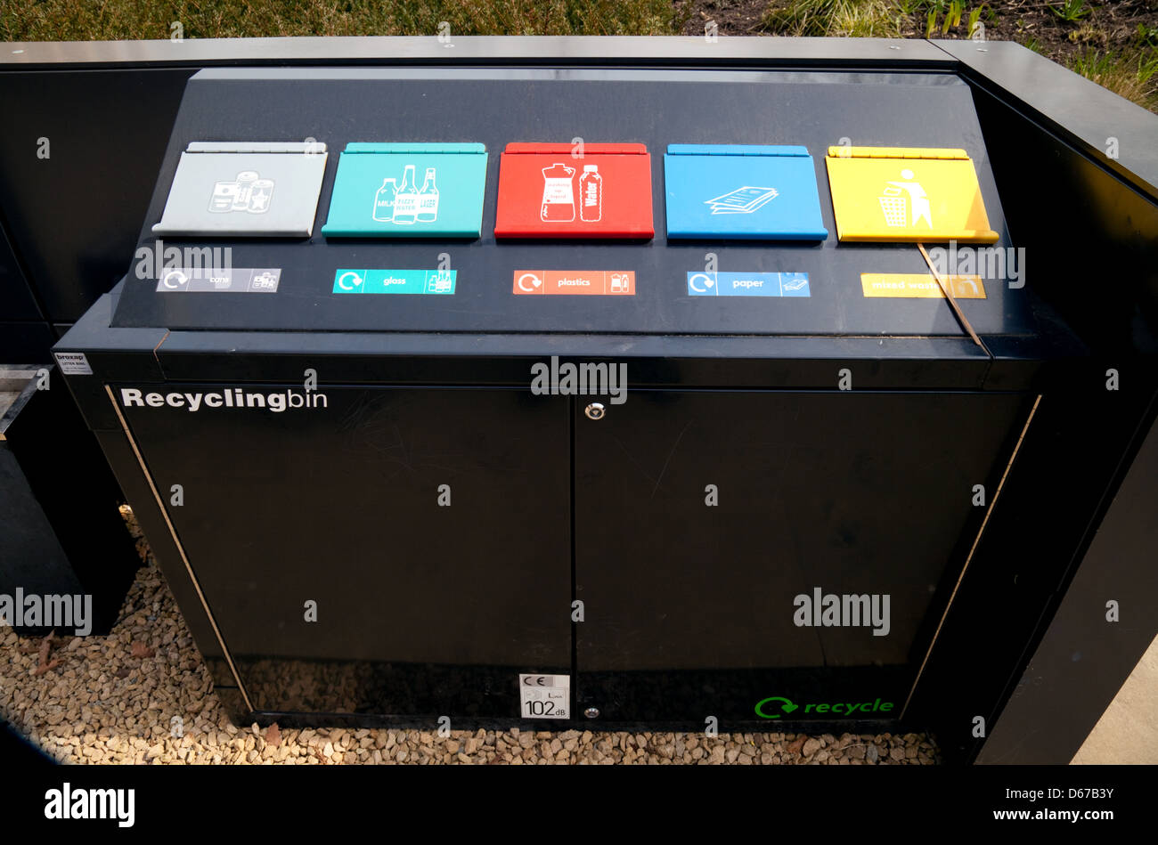UK Sustainability; Cestino, per il riciclaggio di materiali diversi, Regno Unito Foto Stock
