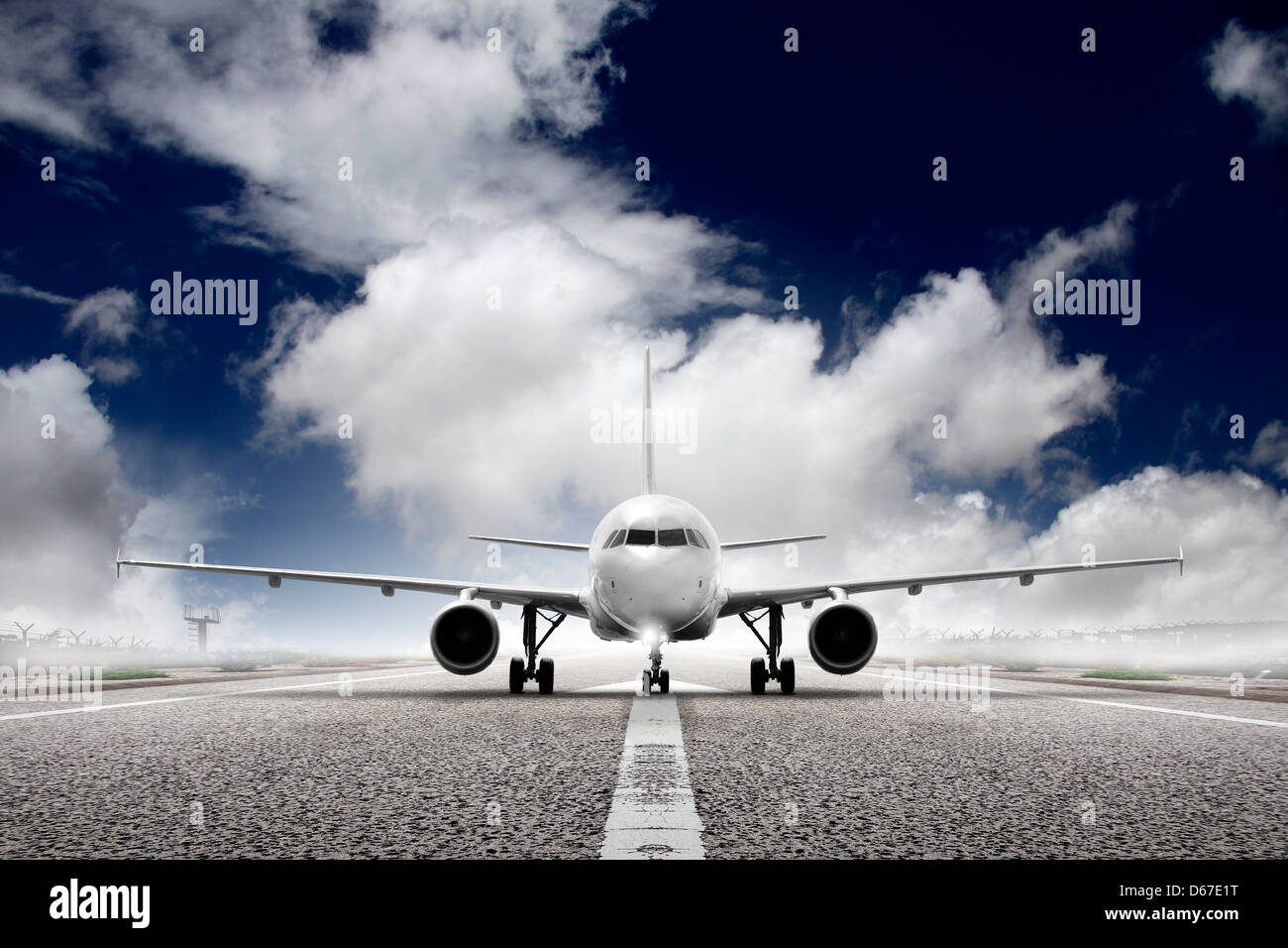 Aereo decollo in aeroporto Foto Stock