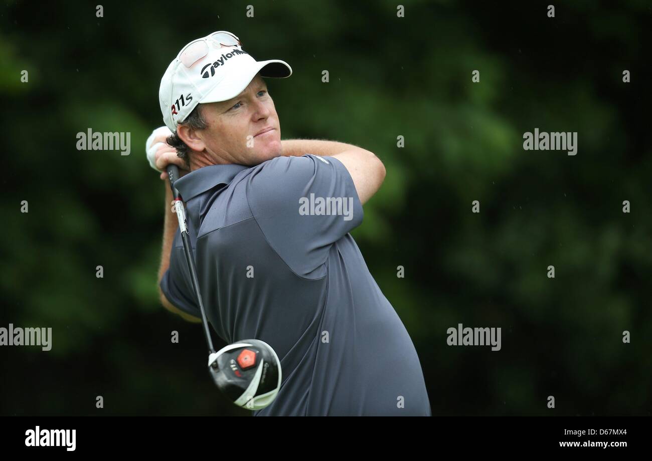 Australian golfista Marcus Fraser colpisce una palla durante la International Open torneo di golf al Gut Laerchenhof in Pulheim, Germania, 24 giugno 2012. Foto: ROLF VENNENBERND Foto Stock