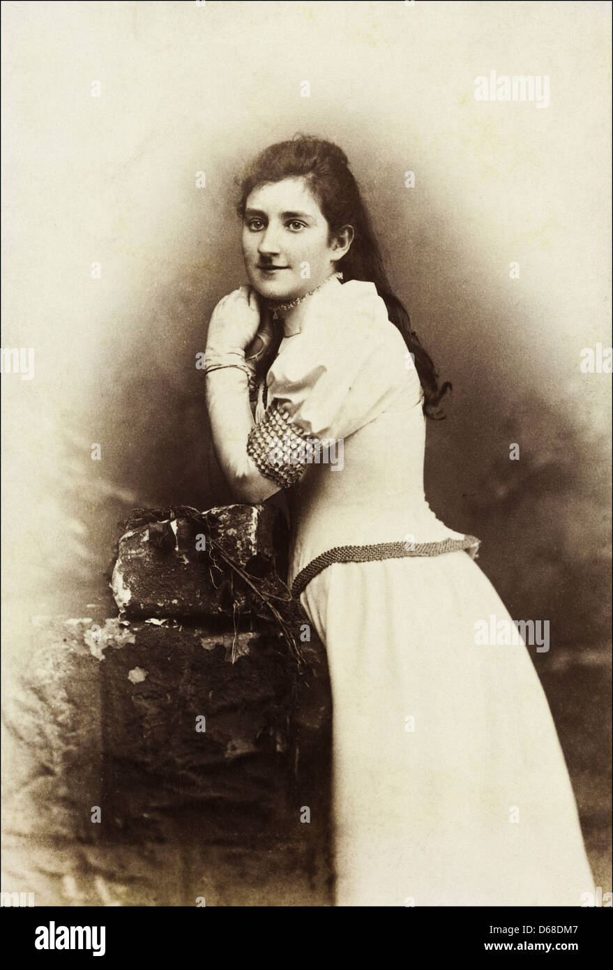 Donna vittoriana ritratto in studio circa 1880 dal fotografo J. Wrigley di Oldham Foto Stock