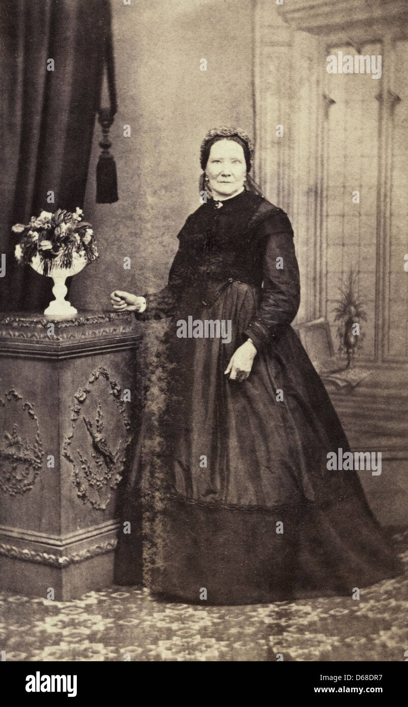 Donna vittoriana ritratto in studio circa 1860 Fotografo sconosciuto Foto Stock