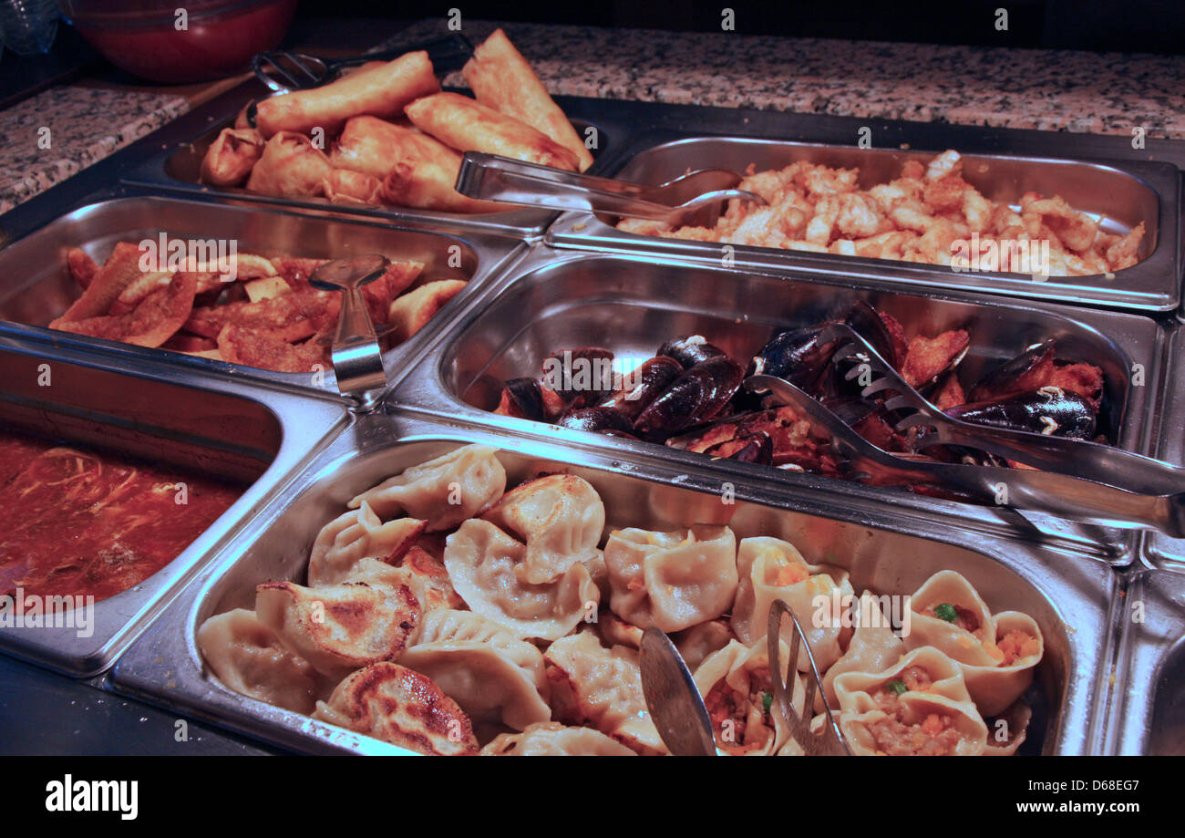 Ristorante con capacità di ravioli ripieni di cozze e altri prodotti alimentari molto succosi Foto Stock