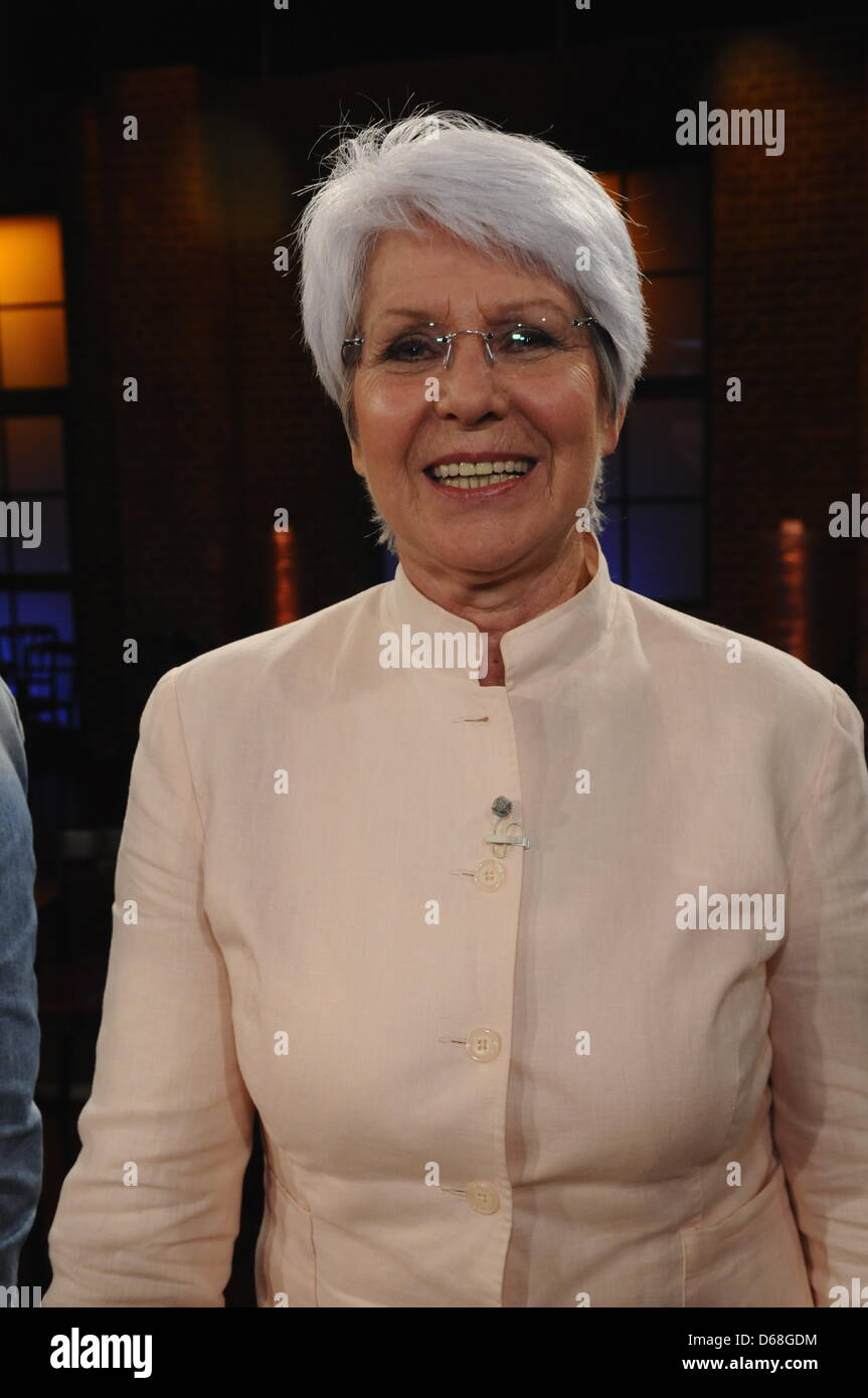 Die ehemalige Leichtathletin Heide guerra Ecker-Rosendahl zweifache Olympiasiegerin bei der Olymipade 1972 zu Gast in der WDR Talkshow 'Kölner Treff' am 13.07.2012 in Köln Foto: Horst Galuschka Foto Stock