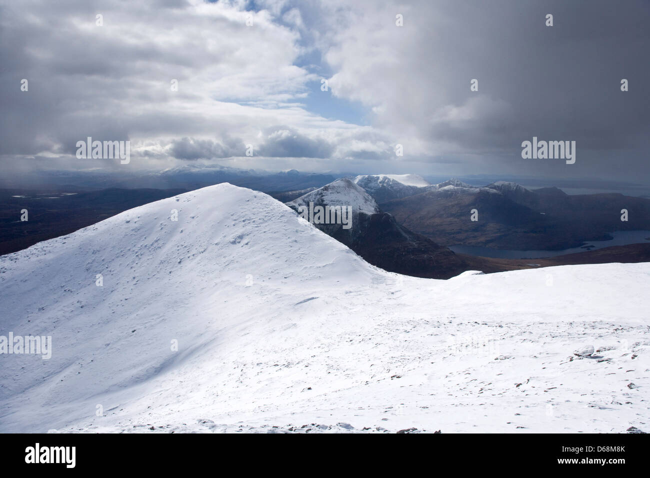 Guardando attraverso di Cul Beag da Cul Mor Highlands Scozzesi. Foto Stock