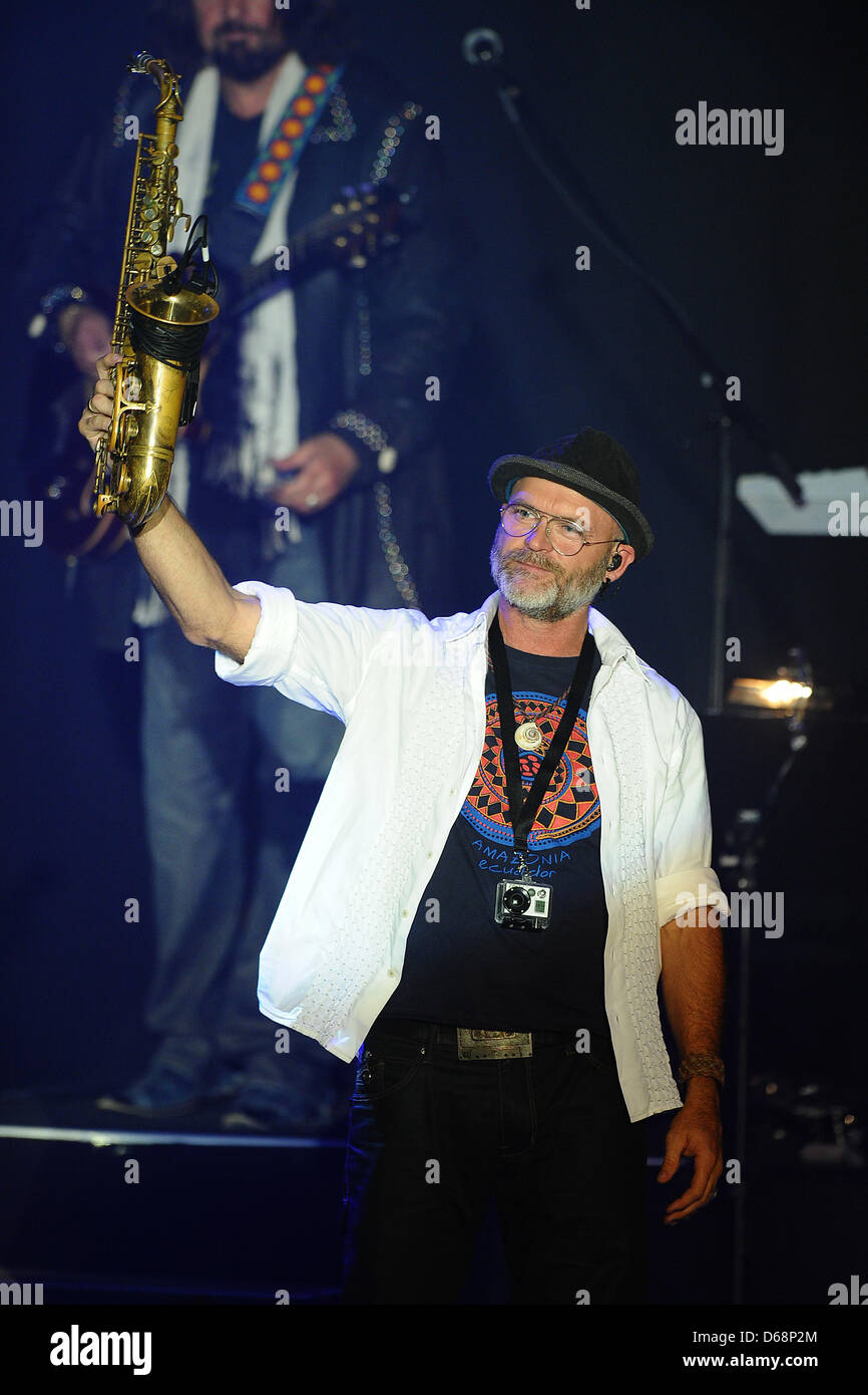Il sassofonista Todd Cooper esegue sul palco durante il Alan Parsons Live Project tour 2012 al Circus Krone di Monaco di Baviera, Germania, il 19 luglio 2012. Foto: Revierfoto Foto Stock