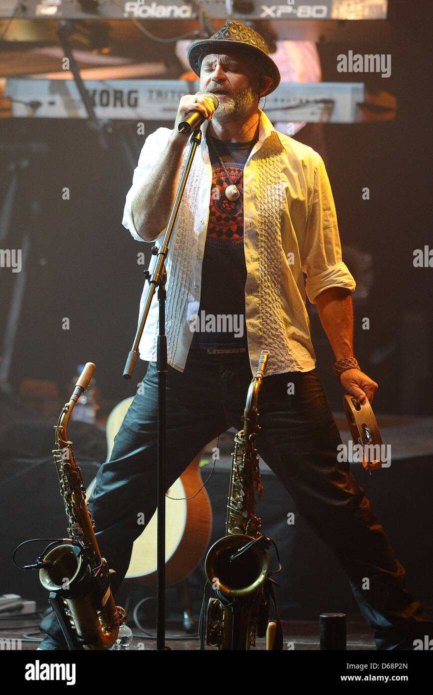 Il sassofonista Todd Cooper esegue sul palco durante il Alan Parsons Live Project tour 2012 al Circus Krone di Monaco di Baviera, Germania, il 19 luglio 2012. Foto: Revierfoto Foto Stock