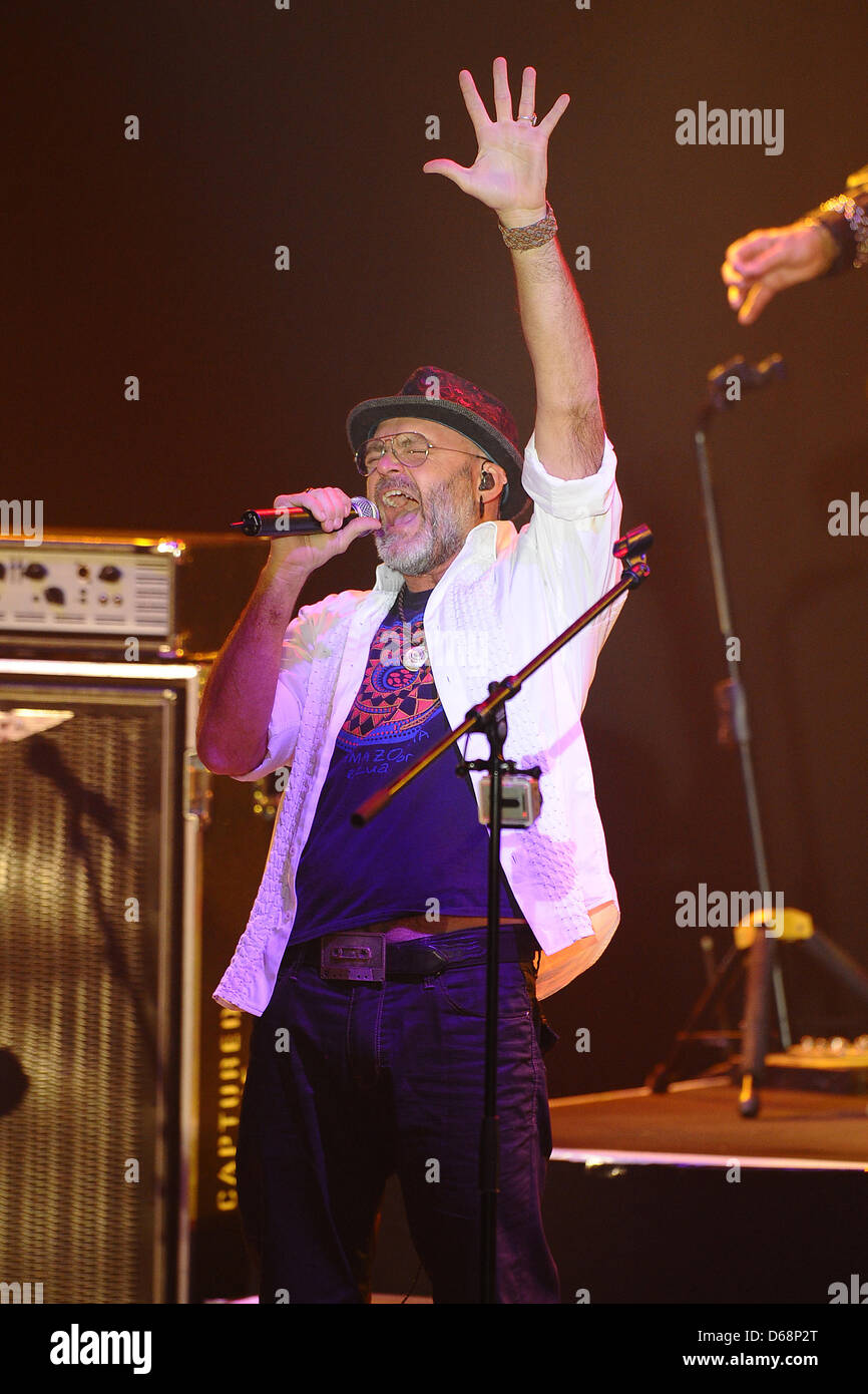 Il sassofonista Todd Cooper esegue sul palco durante il Alan Parsons Live Project tour 2012 al Circus Krone di Monaco di Baviera, Germania, il 19 luglio 2012. Foto: Revierfoto Foto Stock