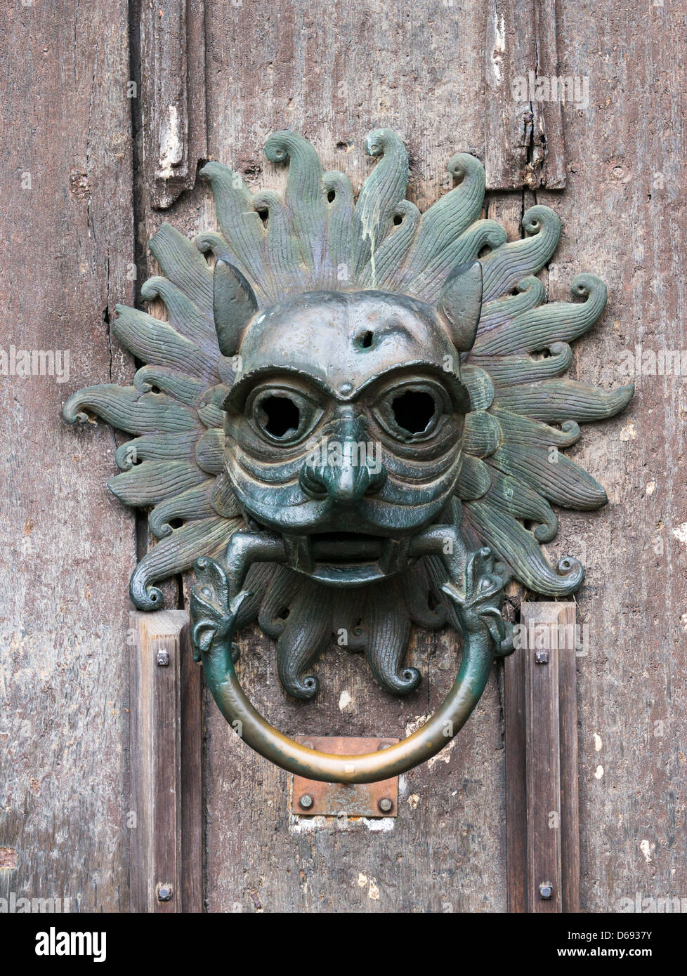 Replica della porta di bronzo respingente la Cattedrale di Durham North East England Regno Unito Foto Stock