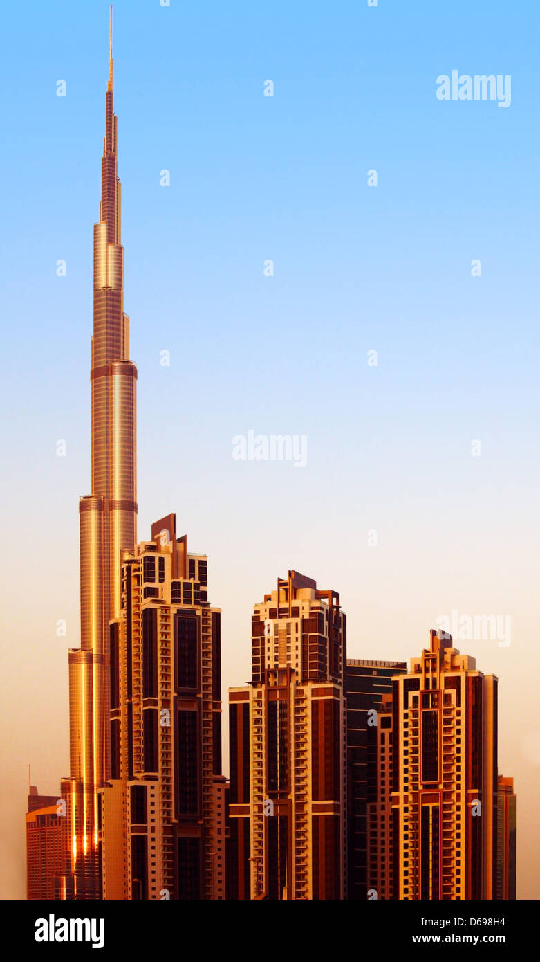 DUBAI, Emirati Arabi Uniti - 23 settembre: Burj Khalifa, più alte del mondo torre a 828m, che si trova presso il centro cittadino, il Burj Khalifa al tramonto Settembre 23 Foto Stock