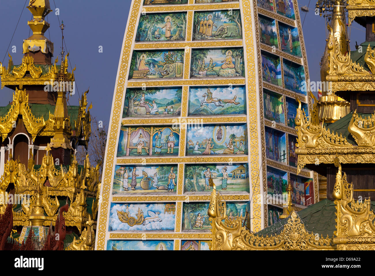 Le guglie, stupa e pagode della Shwedagon tempio complesso di Yangon, Myanmar 34 Foto Stock