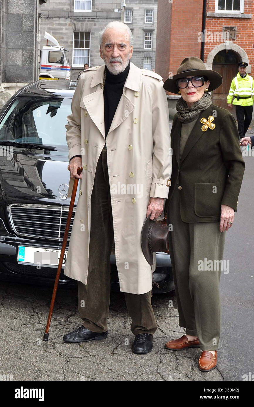 Attore Christopher Lee è aggiudicato il Bram Stoker medaglia da studenti del Trinity College di Dublino in Irlanda Foto Stock