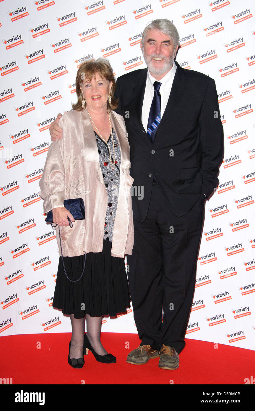 Pauline Collins e John a Alderton Hidden Gems Fotografia asta di gala tenutosi presso il St Pancras Renaissance HotelArrivals Londra, Foto Stock