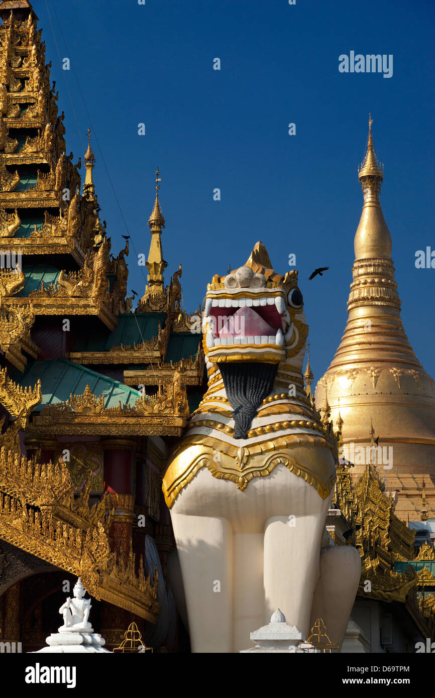 Le guglie, stupa e pagode della Shwedagon tempio complesso di Yangon, Myanmar 10 Foto Stock