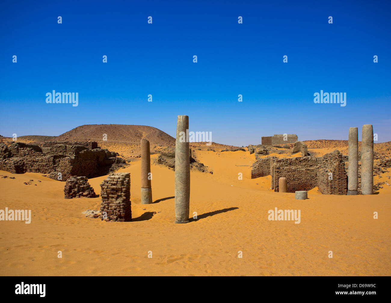 Le rovine della chiesa di colonne in granito, Old Dongola, Sudan Foto Stock