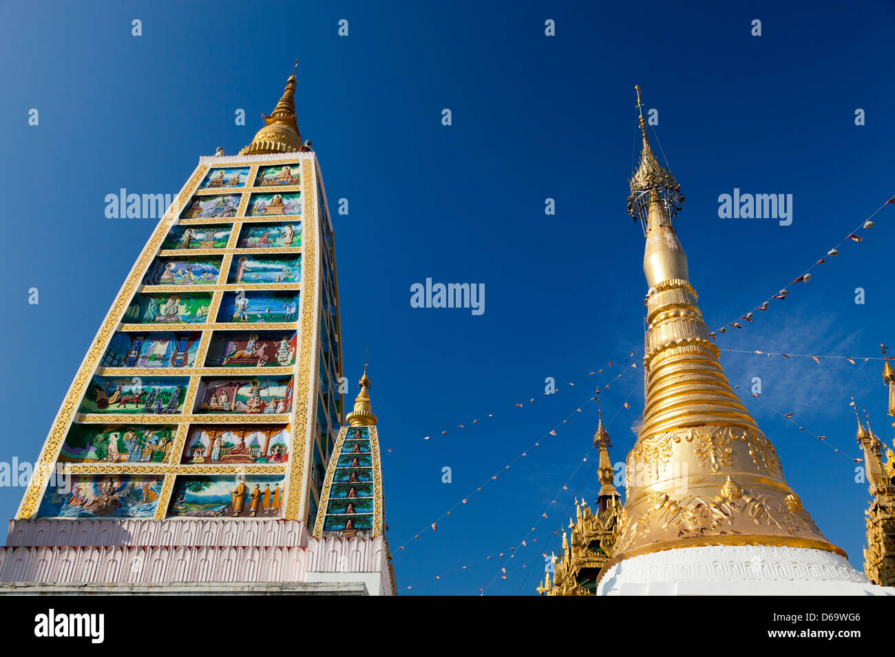 Le guglie, stupa e pagode della Shwedagon tempio complesso di Yangon, Myanmar 6 Foto Stock
