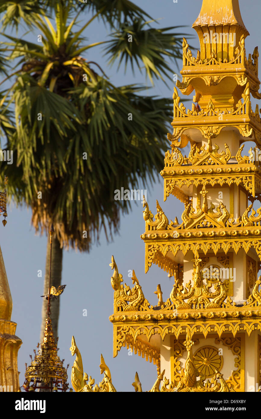 Le guglie, stupa e pagode della Shwedagon tempio complesso di Yangon, Myanmar Foto Stock