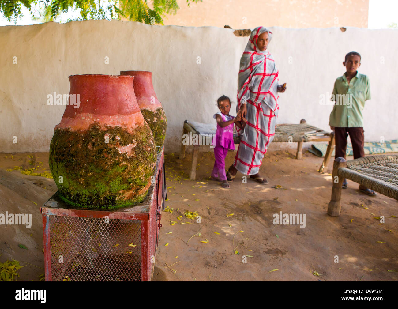 Acqua potabile giare, Old Dongola, Sudan Foto Stock