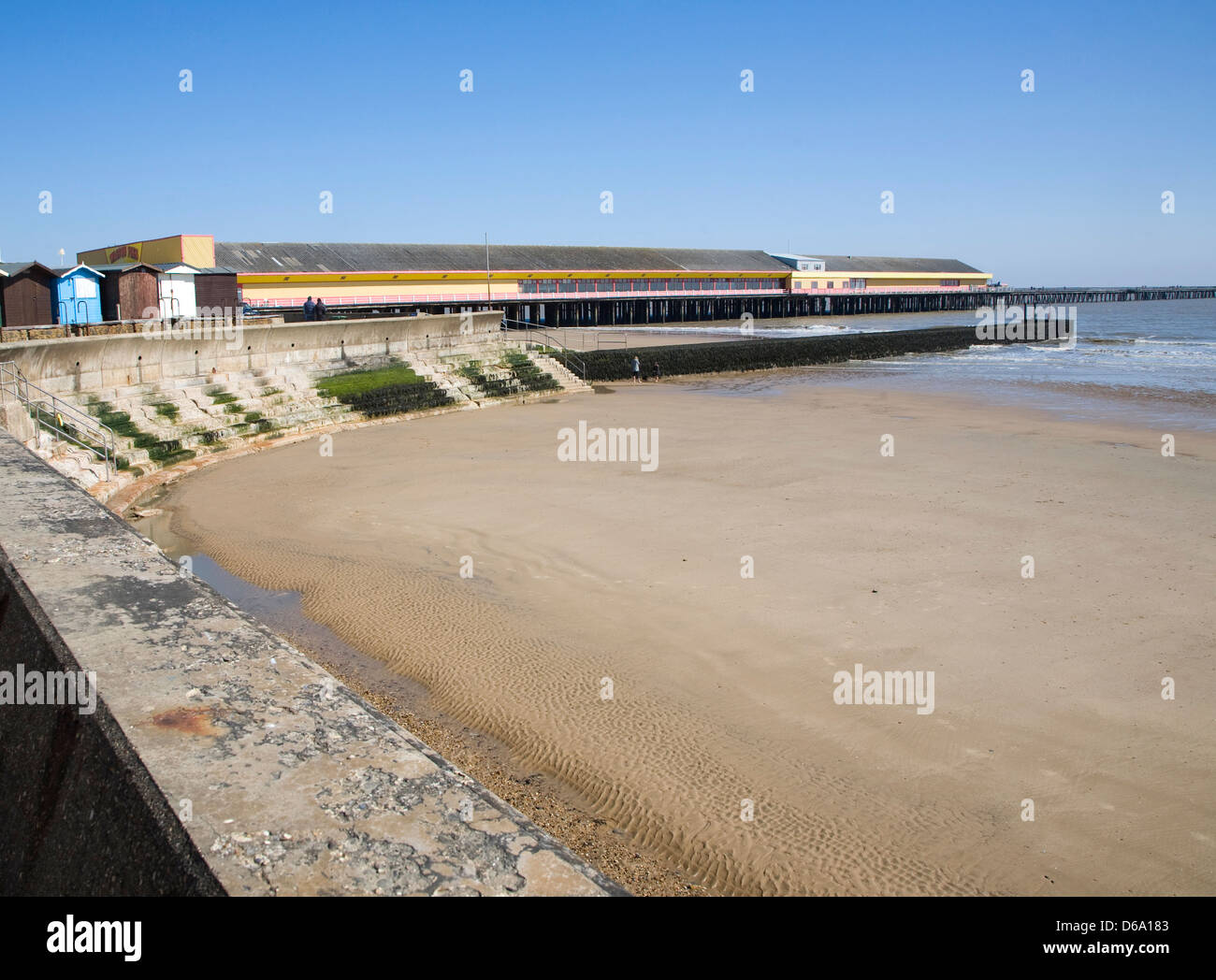 Lungomare Spiaggia e molo Walton sul Naze, Essex, Inghilterra Foto Stock