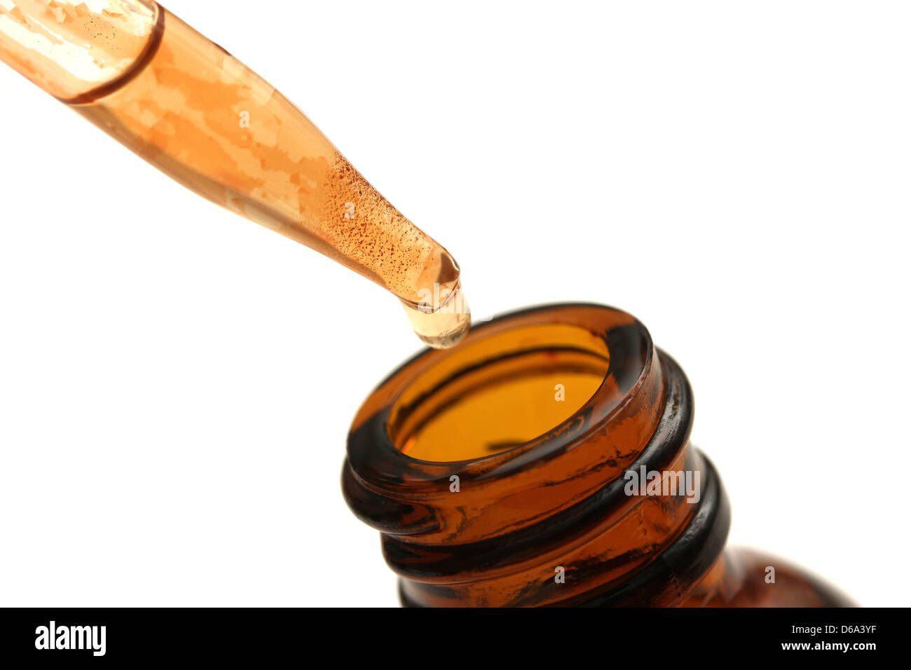 Isolato medicinical pipetta di farmaco con drop Foto Stock