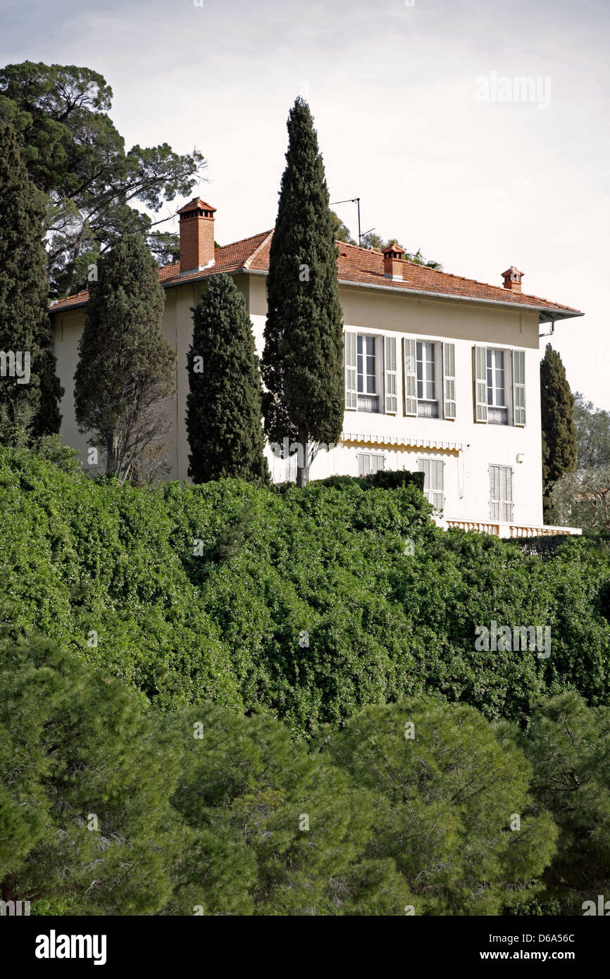 Classica francese villa a picco sul mare Foto Stock