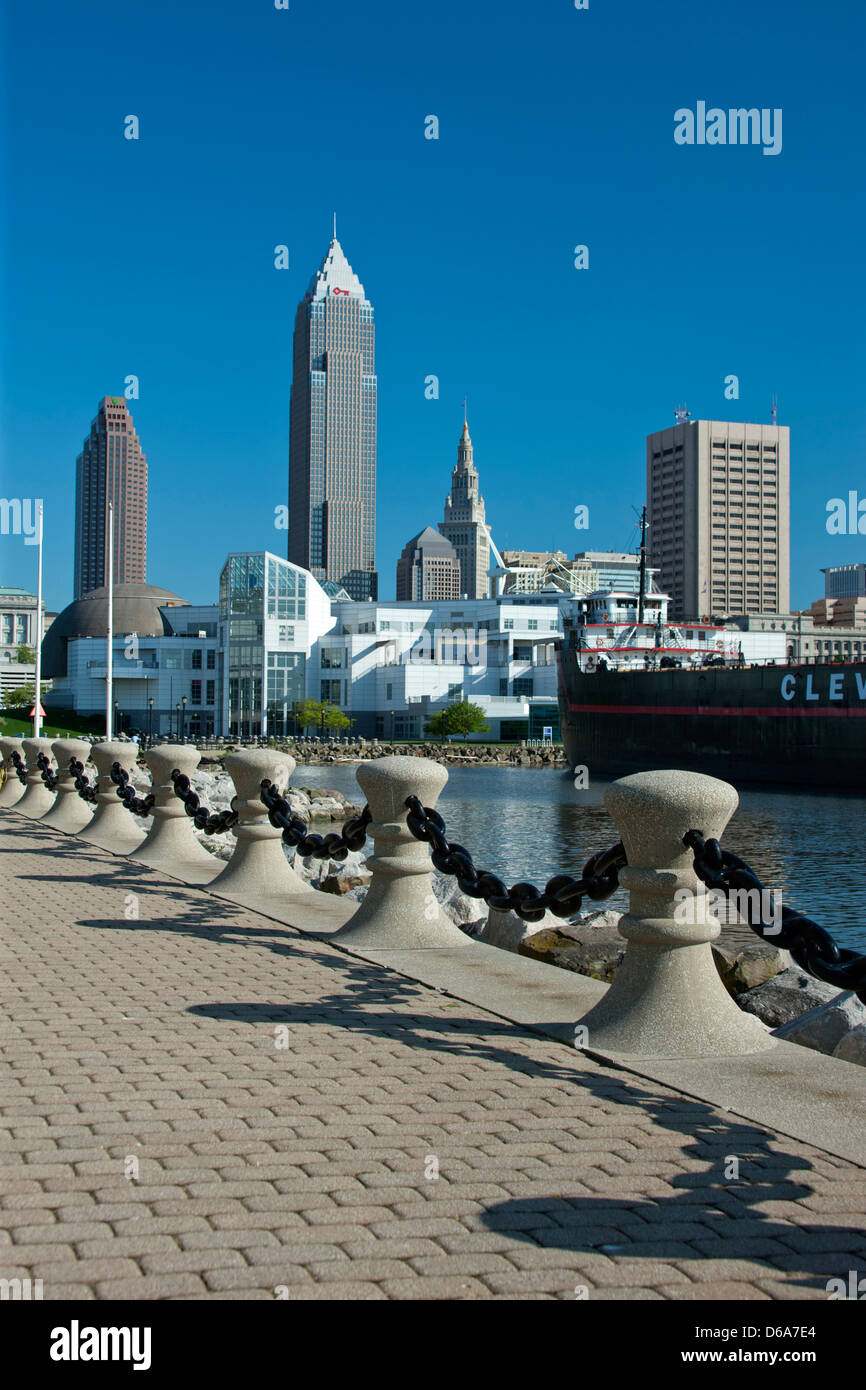 GREAT LAKES SCIENCE CENTER DOWNTOWN SKYLINE DI CLEVELAND OHIO USA Foto Stock
