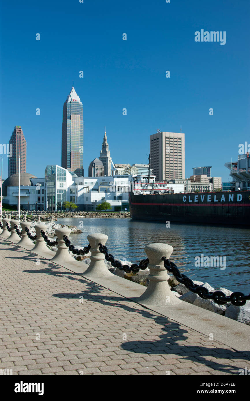 GREAT LAKES SCIENCE CENTER DOWNTOWN SKYLINE DI CLEVELAND OHIO USA Foto Stock