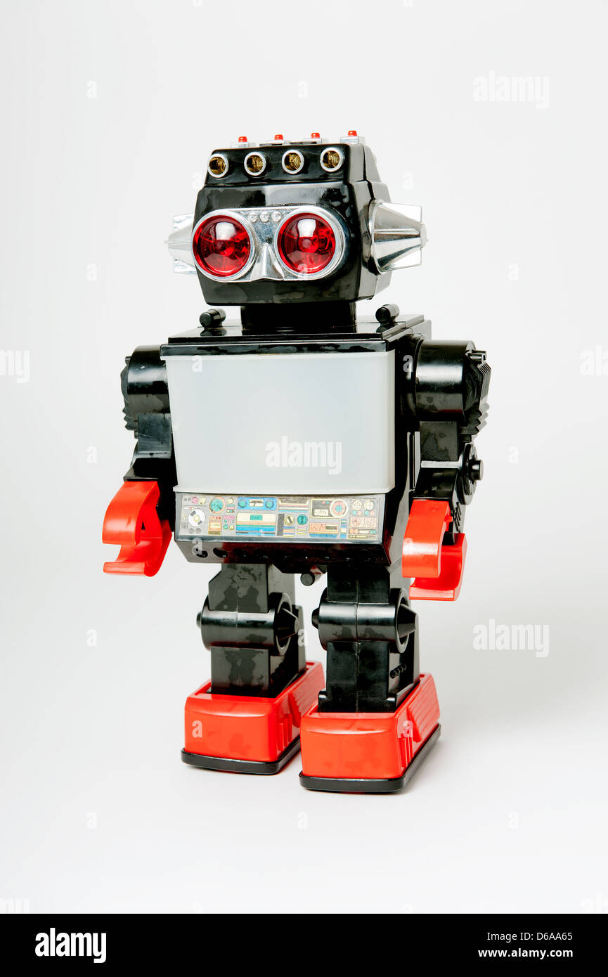Ottanta giocattolo di plastica robot contro uno sfondo bianco. Foto Stock