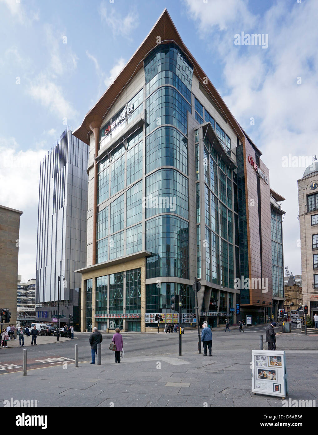 Cineworld cinema in Renfrew Street Glasgow Scozia con Premier Inn edificio dietro a sinistra. Foto Stock