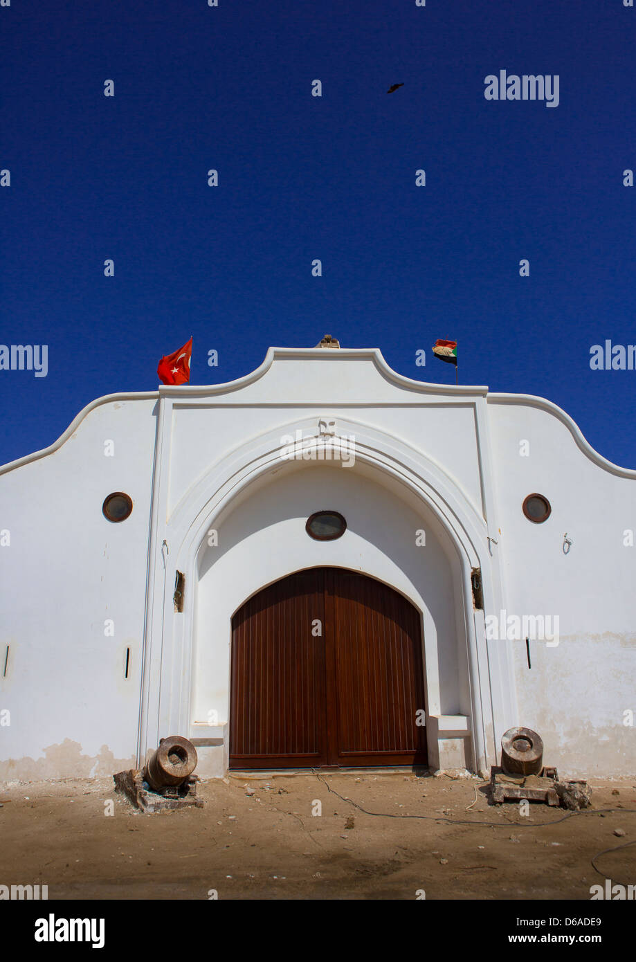 Edificio ristrutturato del gateway alla dogana, Suakin, Sudan Foto Stock