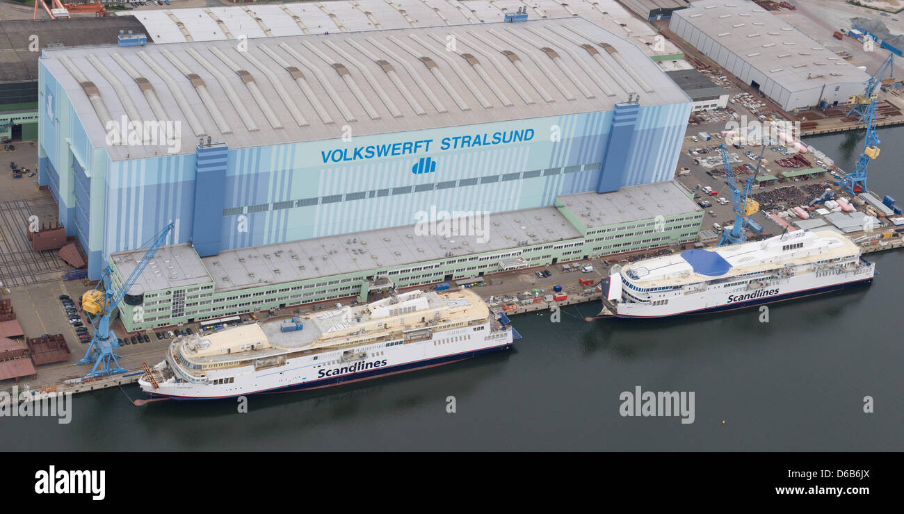 Scandlines ferries Copenaghen (L) e " Berlino " sono ormeggiati a P+S cantieri navali in Stralsund, Germania, 21 agosto 2012. Il lottando P+S i cantieri di Stralsund e Wolgast non riceveranno più gli aiuti finanziari da lo stato federale tedesco del Meclemburgo Pomerania e ora affrontare il fallimento. Foto: Stefan Sauer Foto Stock