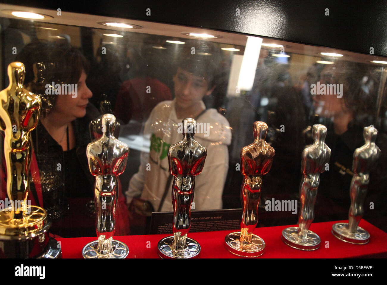 Atmosfera 'Meet Oscar' una mostra di Oscar statuette sul display a Vanderbilt Hall di Grand Central Terminal di New York Foto Stock