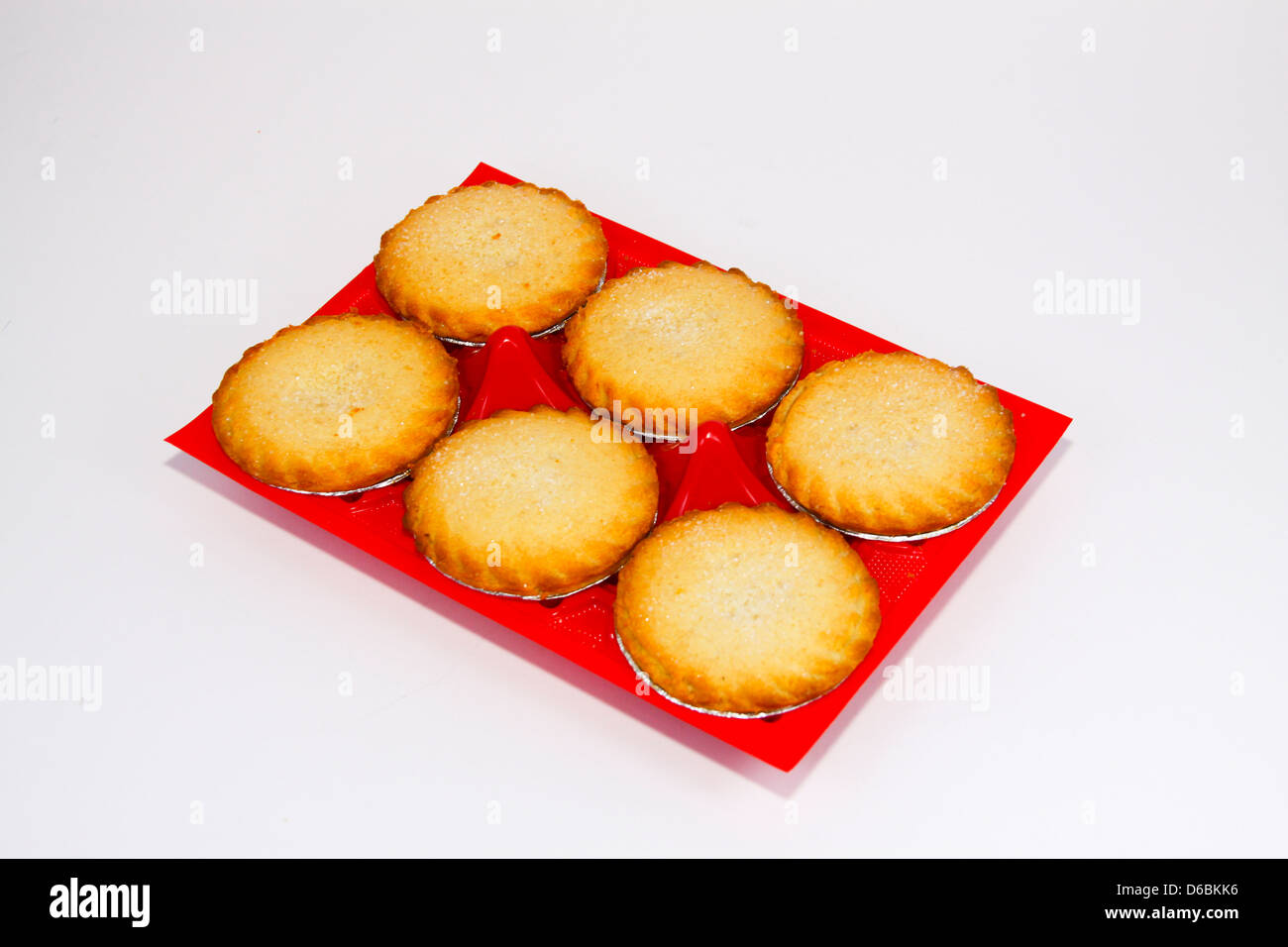 Shop acquistato singoli torte di mele nel vassoio di plastica Foto Stock