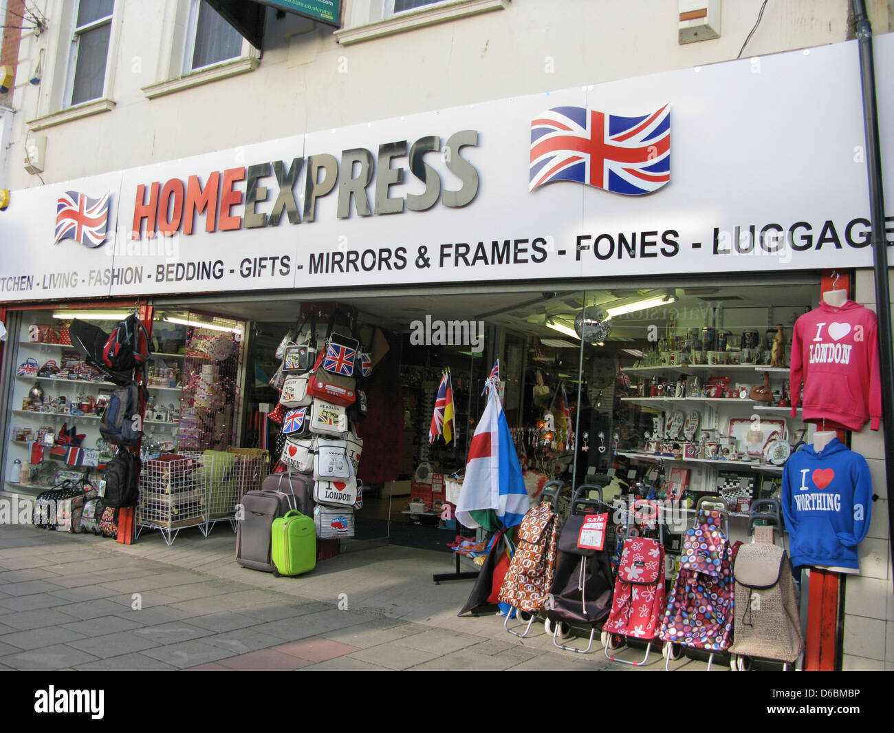 Bilancio Homeexpress regali per una varietà di merci Worthing West Sussex Foto Stock