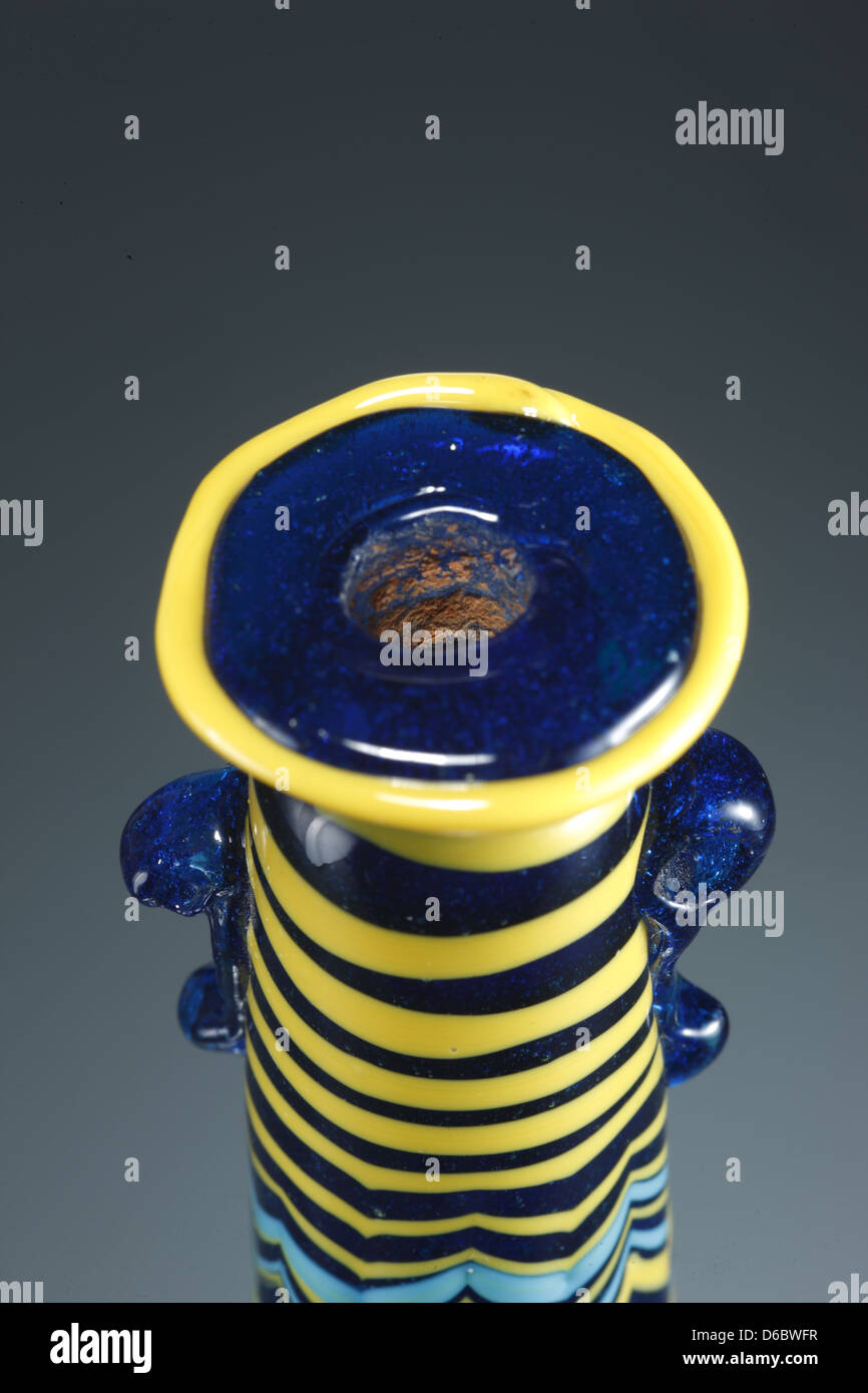 Stile egiziano bottiglia di profumo nucleo formato Foto Stock