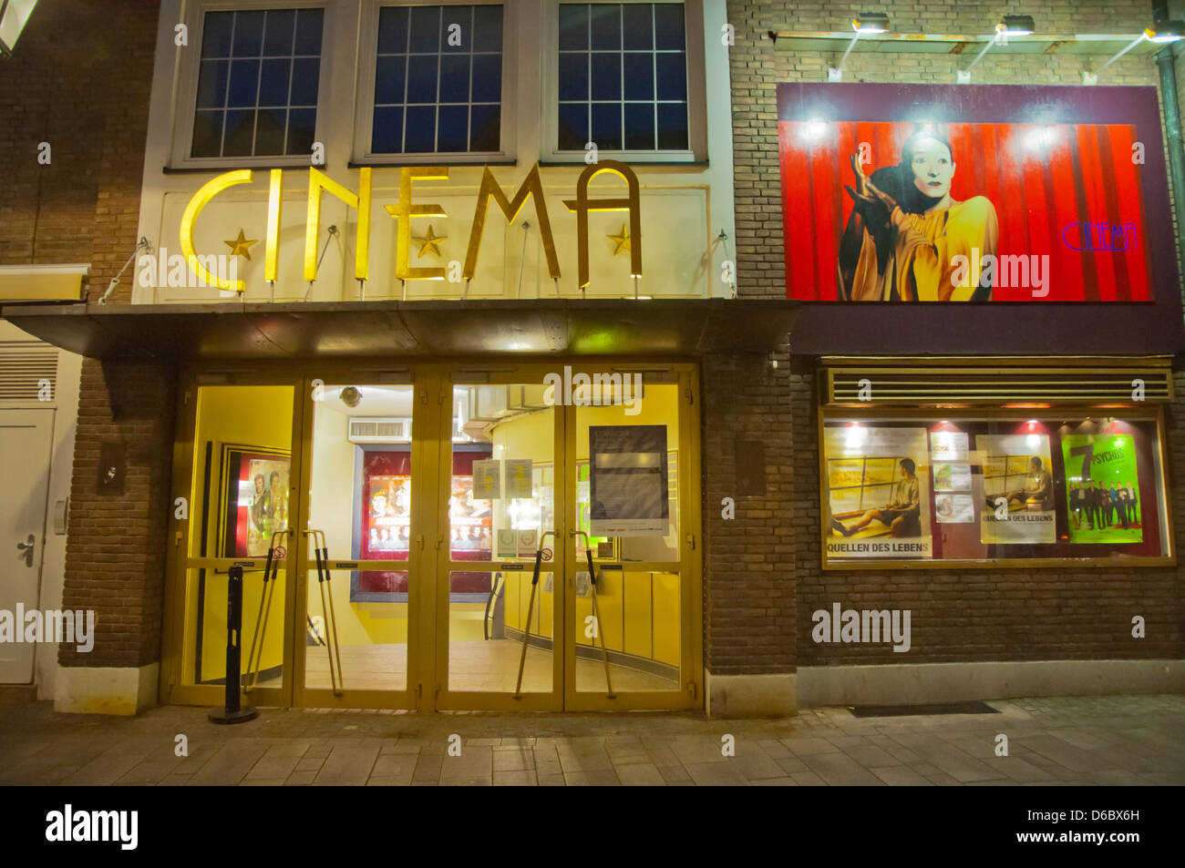 Cinema Teatro filmato Altstadt la città vecchia di Dusseldorf City Nord Reno Westfalia regione western Germania Europa Foto Stock
