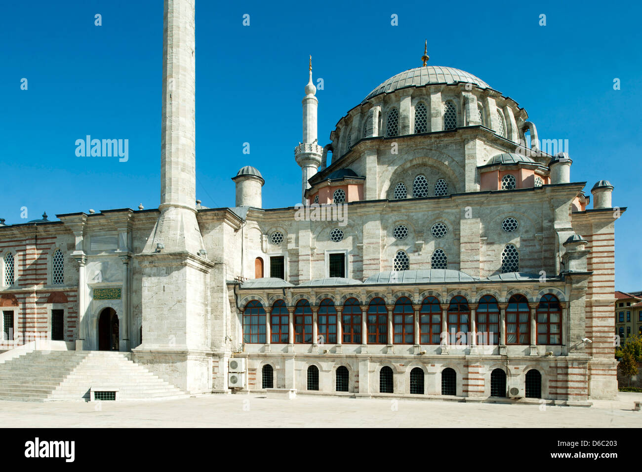 Türkei, Istanbul, Ordu Caddesi (Verlängerung der Divan Yolu), Laleli-Moschee, Foto Stock