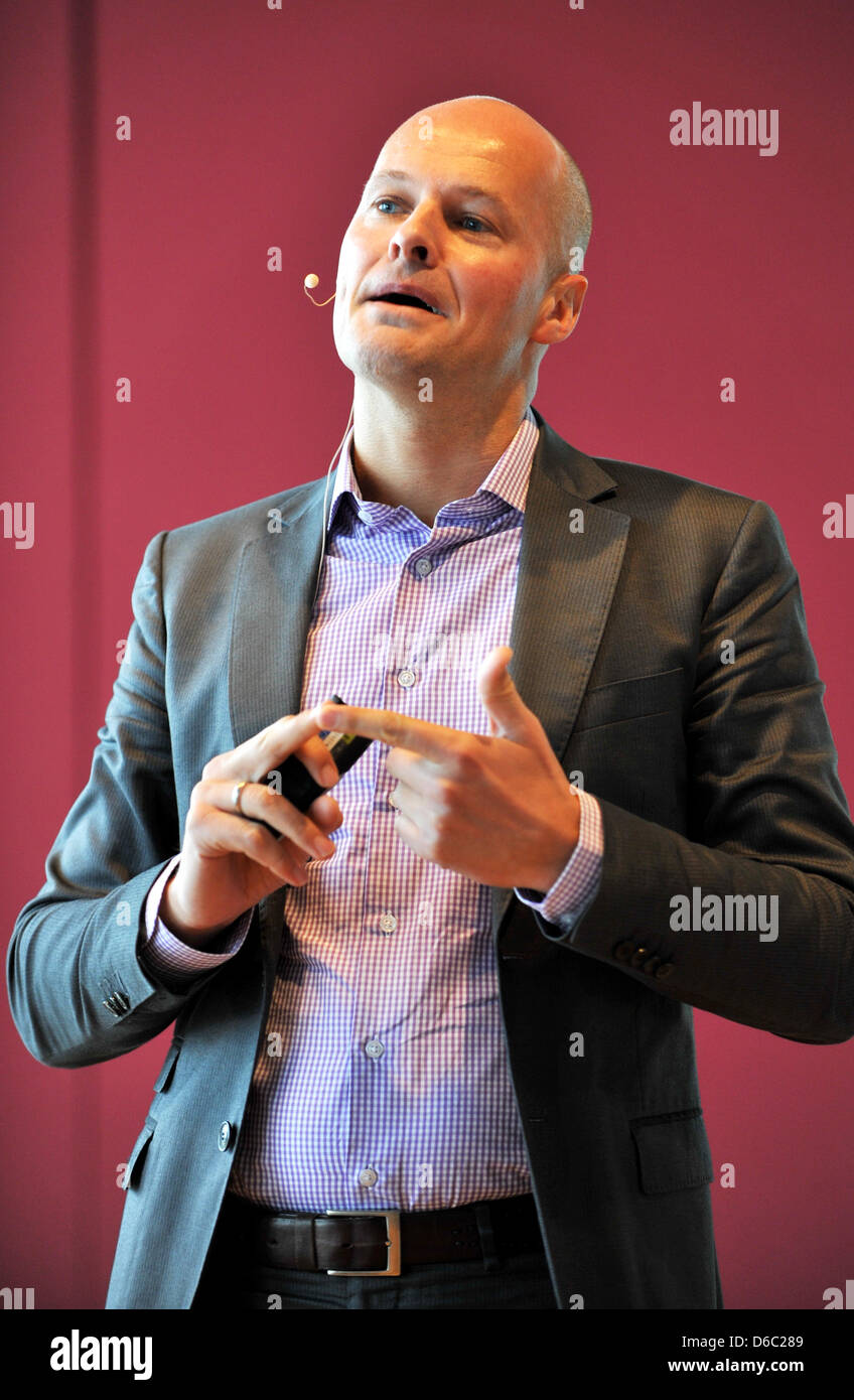 Arnd Benninghoff, CEO di ProSiebenSat.1 Digital, parla nel corso di una conferenza stampa di ProSiebenSat.1 giochi subsidary circa lo sviluppo al online-gaming-mercato alla letteratura Casa di Monaco di Baviera, Germania, 10 gennaio 2012. La società TV ProSiebenSat.1 si estende il suo impegno nel online-mercato gaming cooperando con Sony Online Entertainment. Foto: FRANK LEONHARDT Foto Stock