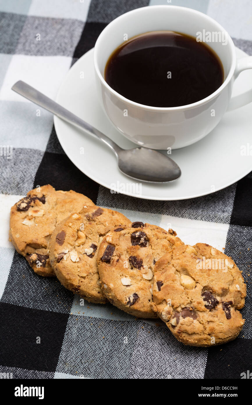 Nero caffè e biscotti Foto Stock