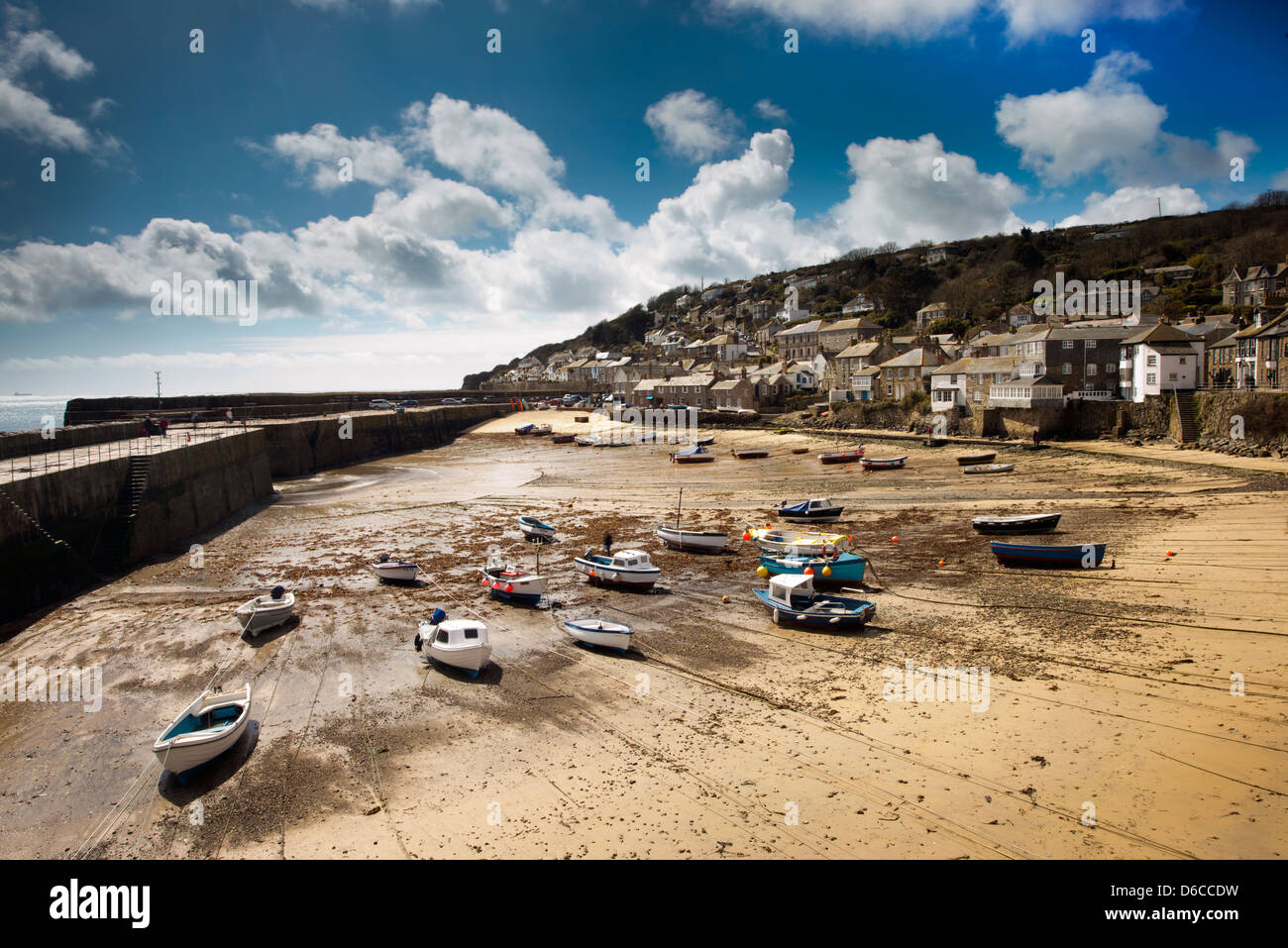 Mousehole harbour barche, Cornwall Foto Stock