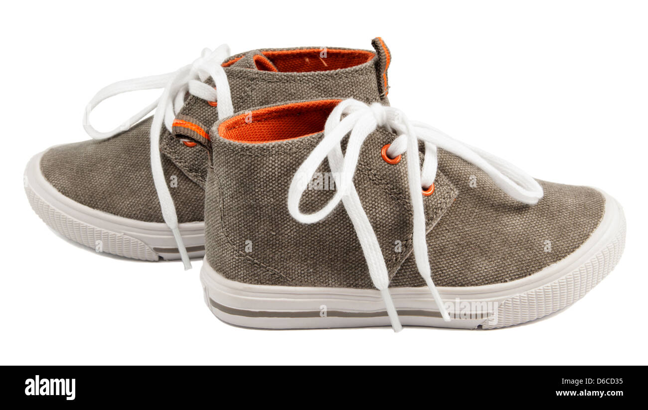 Bambino scarpe di tela isolati su sfondo bianco Foto Stock