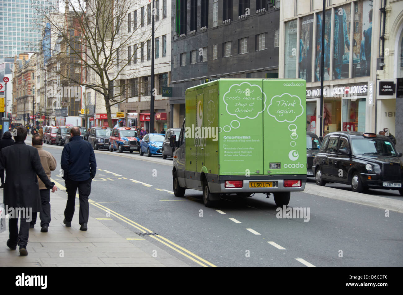 Consegna Ocado van su Oxford Street a Londra. Foto Stock