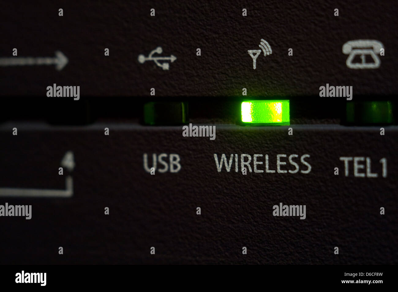 Diodo emettitore wireless su internet modem via cavo Foto Stock