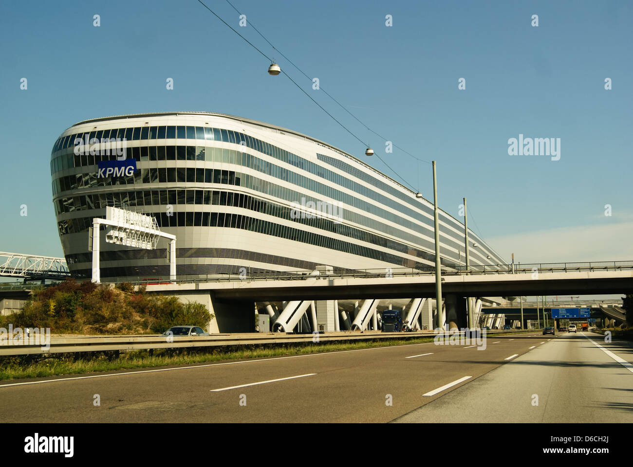 Aeroporto di Francoforte edificio, dalla strada vicina. Foto Stock