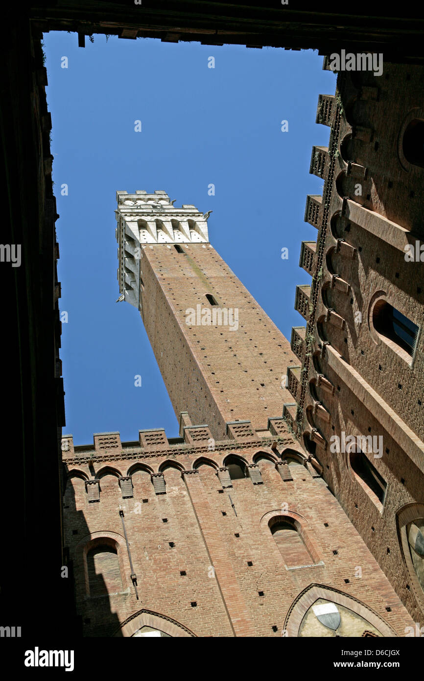 Siena Torre del Mangia Palazzo Pubblico Toscana Italia Foto Stock