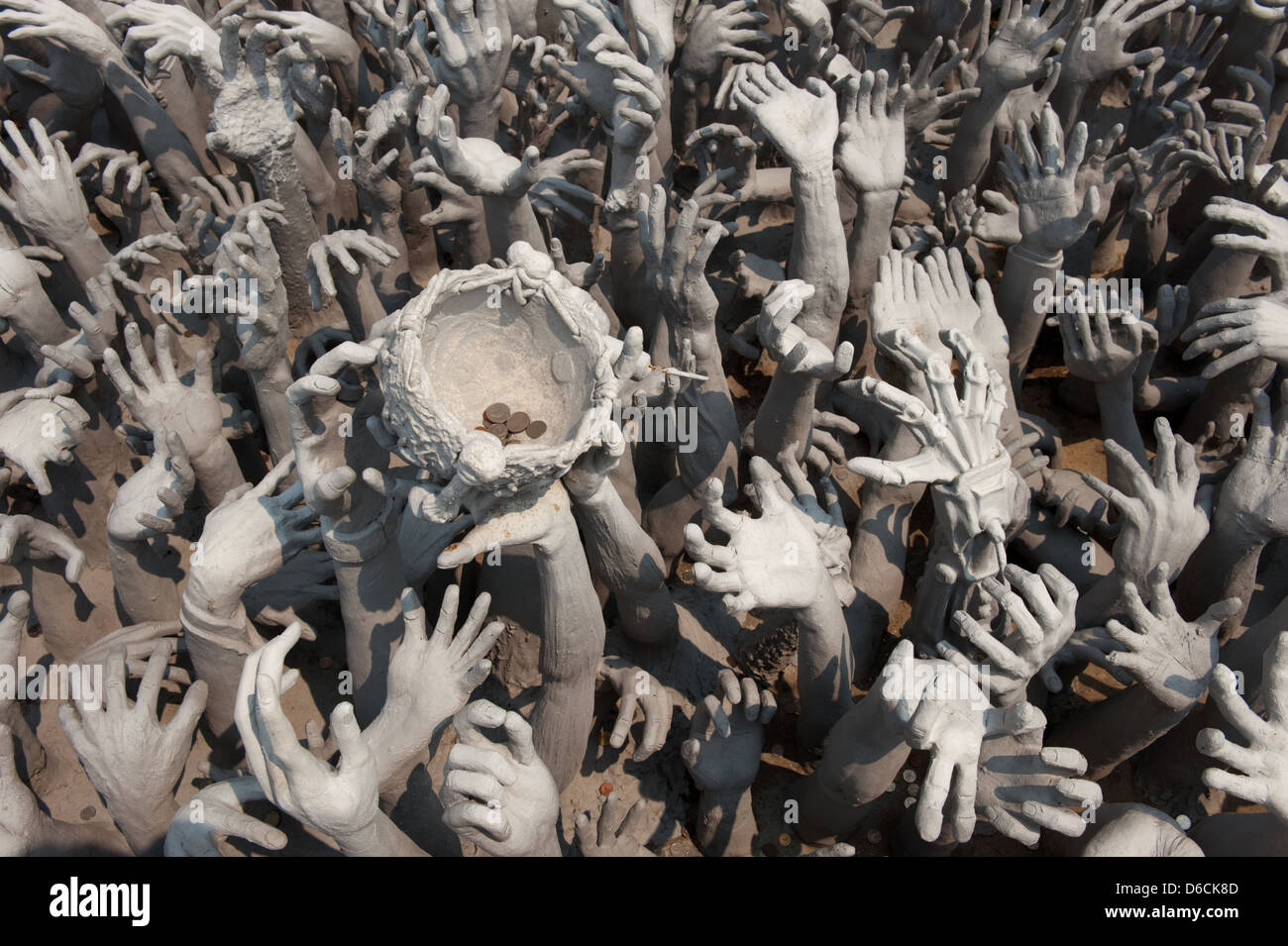 Chiang Rai, Thailandia, mani tese simboleggiano l'inferno Foto Stock