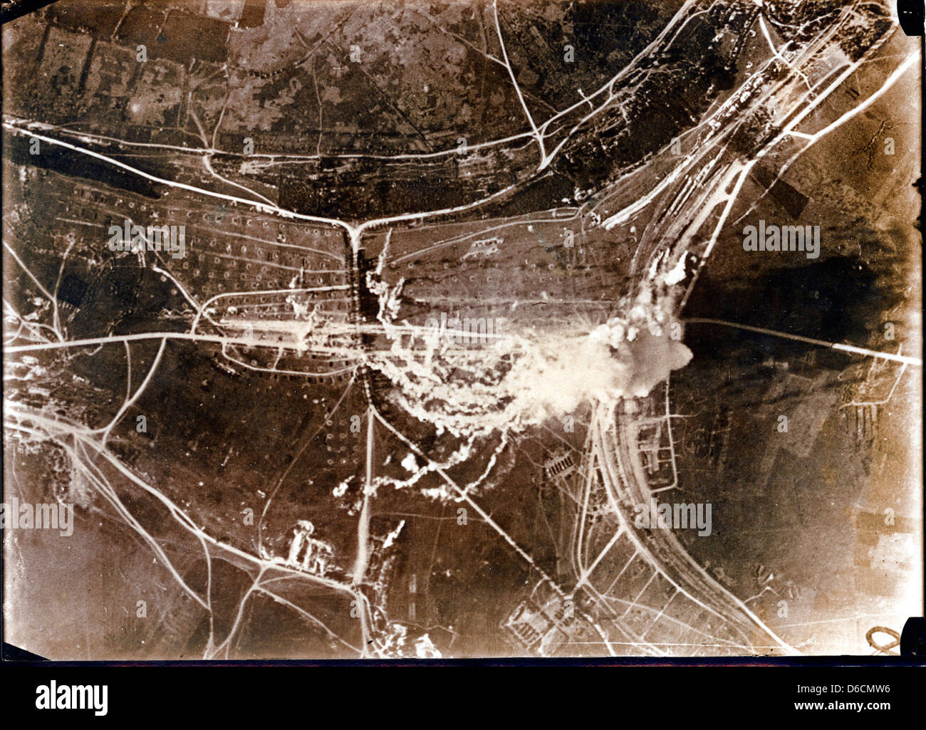 Stazione ferroviaria il bombardamento di ricognizione aerea foto, Francia, 1916 Foto Stock